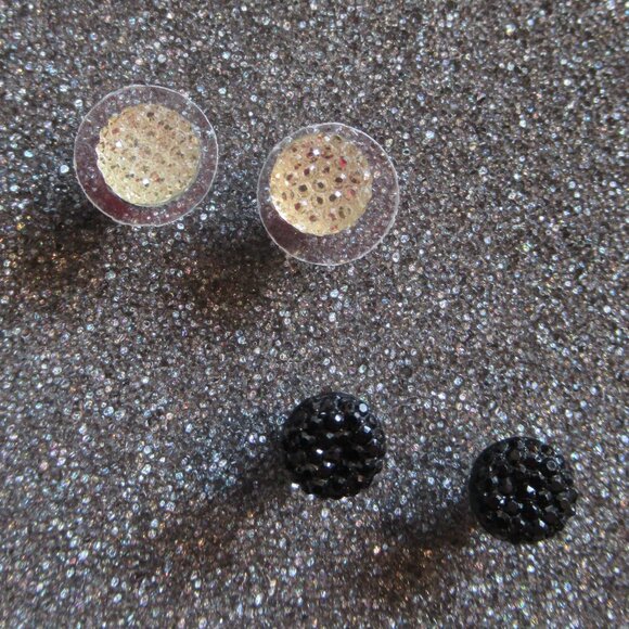 2 pairs of stud earrings, Black, Champagne, Unused, - Picture 6 of 6